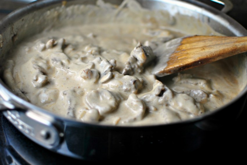 Свиная корейка с грибным соусом