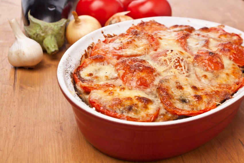Запеканка с баклажанами, помидорами и картошкой