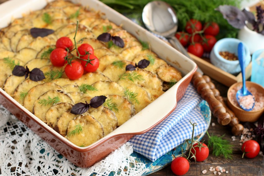Куриная запеканка с баклажанами и помидорами в духовке