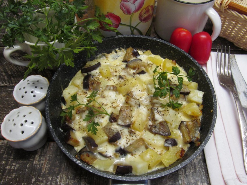 Фото картофель с баклажанами и сыром