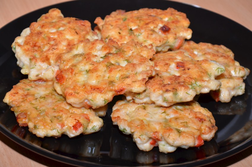 Яблочные драники на сковороде с манкой