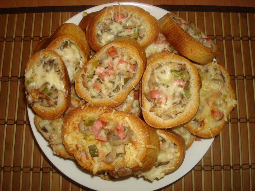 Мини пицца из батона