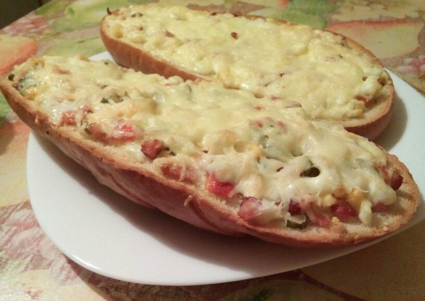 Мини пицца на батоне