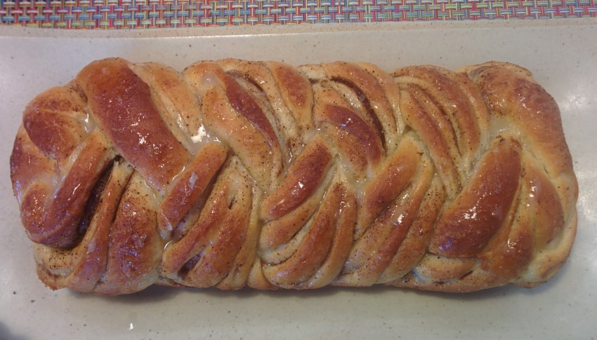 Булочки кольца с маком