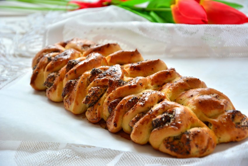 Сладкий батон с маком