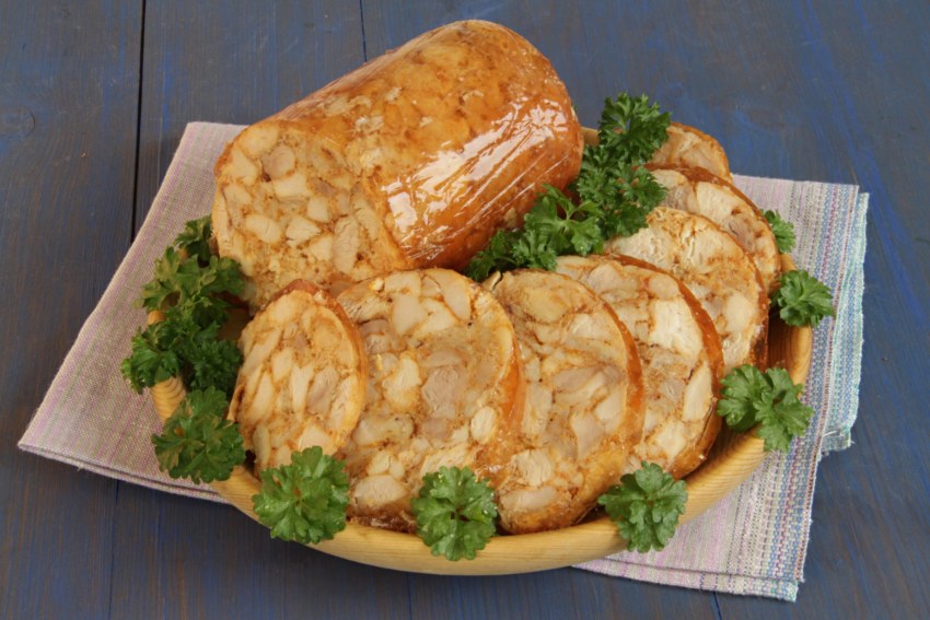 Куриный рулет в бутылке