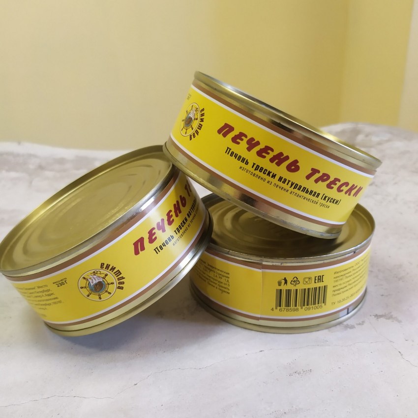 Салат с печенью трески и маслинами