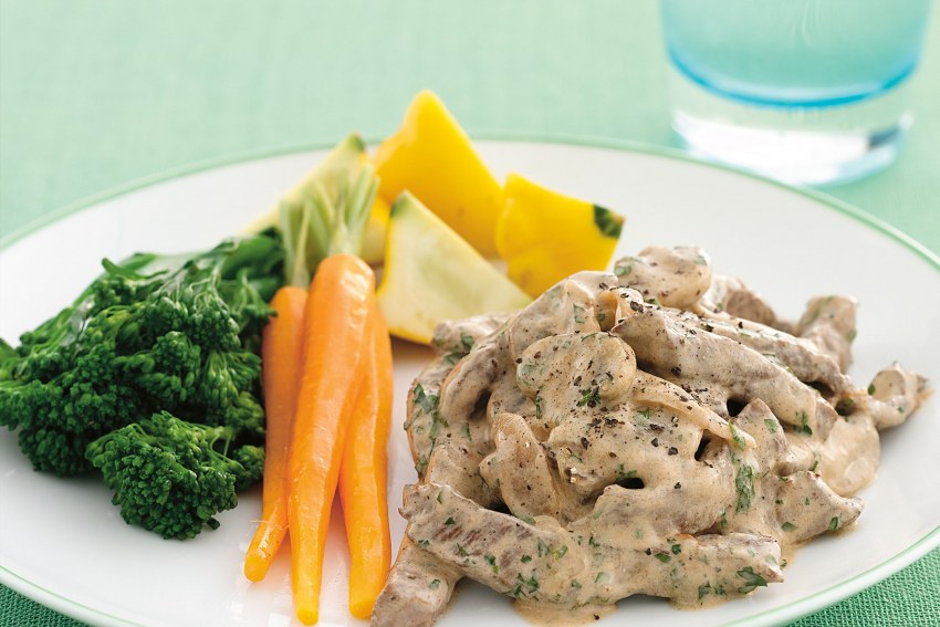 Бефстроганов с белыми грибами и картофельным пюре
