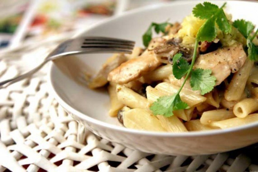 Паста с курицей и грибами