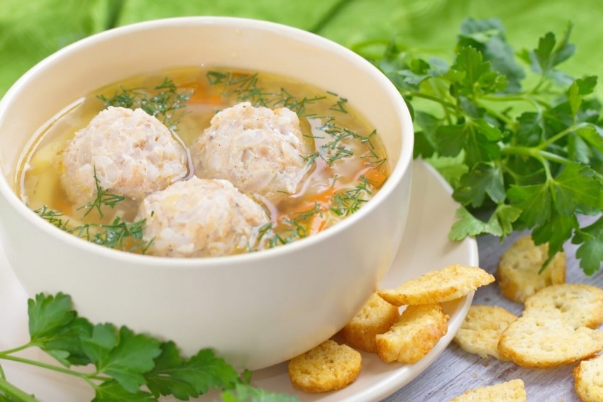 Суп с фрикадельками из куриной грудки