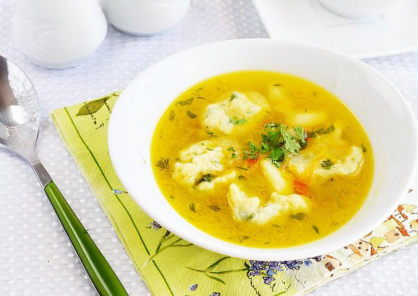 Куриное консоме с клецками