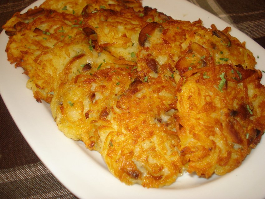 Драники с сырным соусом