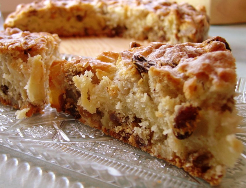Булка с зеленью и сыром