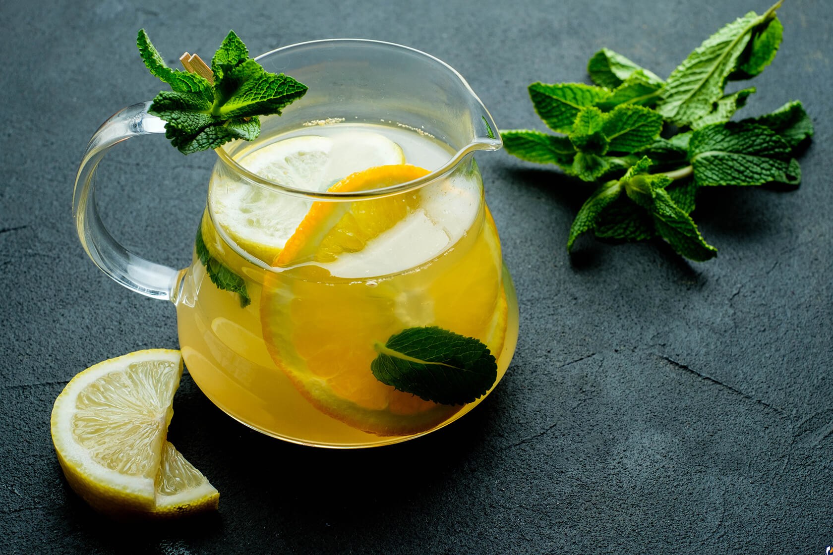 Чай с лимоном каждый день. Лимон Чой. Чай лимон и мята. Чай зеленый имбирный лимон. Чай с лимоном и мятой.