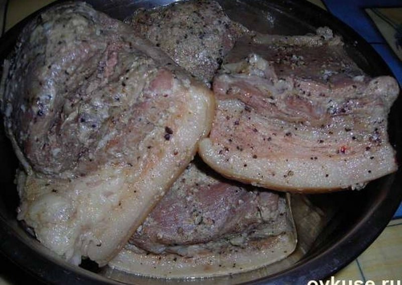 Сало в луковой шелухе