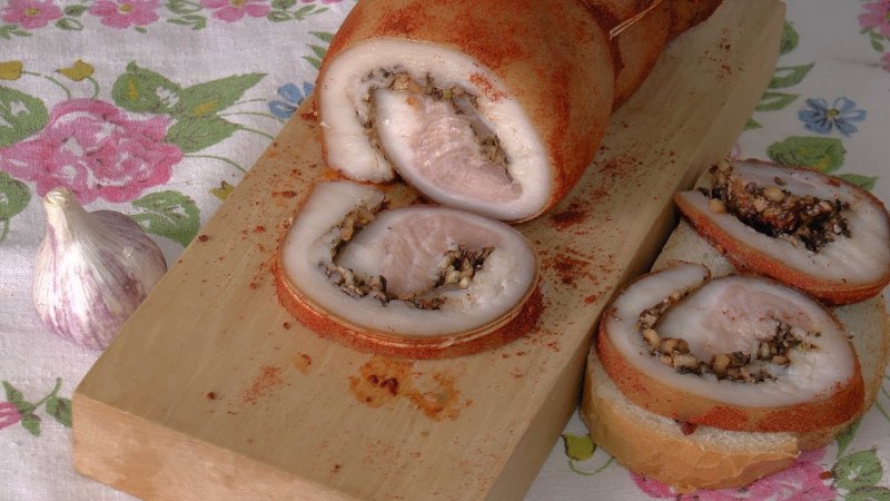 Сало соленое с зеленью и чесноком