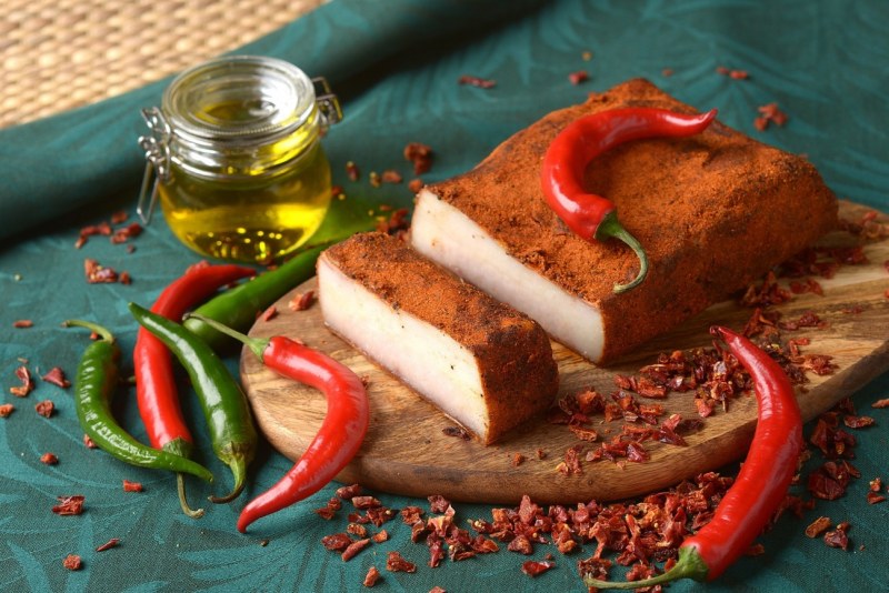 Сало вареное со специями