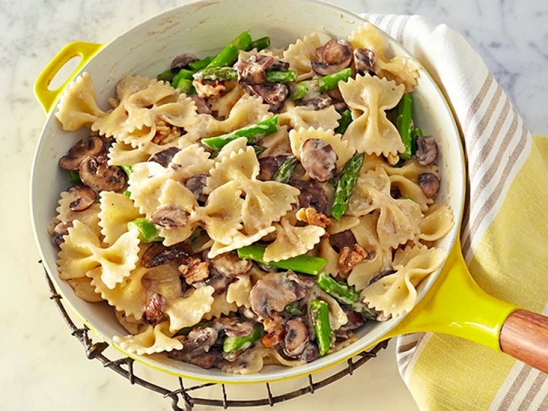 Паста фарфалле с курицей в сливочном соусе