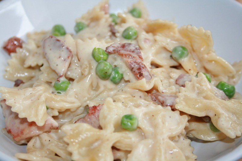 Фарфалле паста с шампиньонами