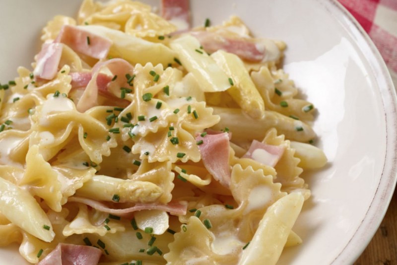 Фарфалле с курицей и грибами