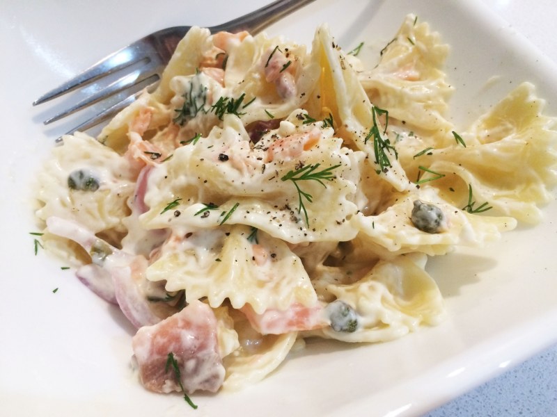 Паста фарфалле с курицей и грибами