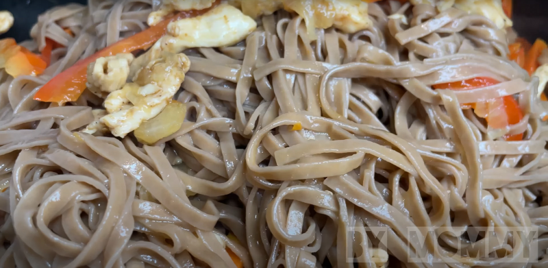 Гречневая лапша с курицей