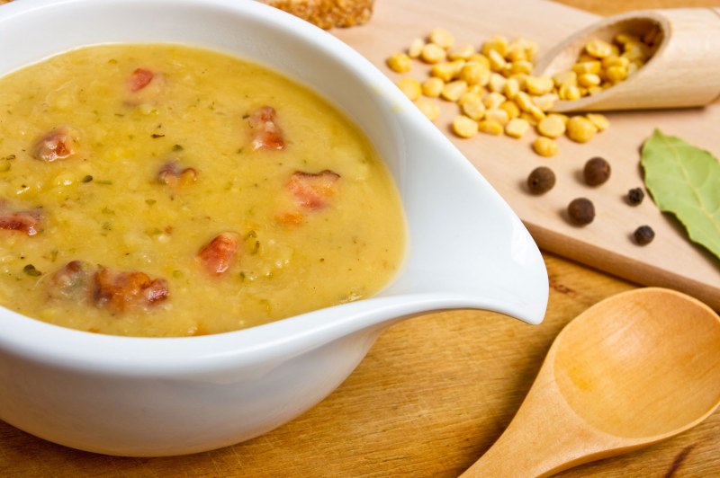 Гороховая каша с копченостями