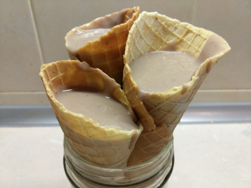 Пирожное трубочка с белковым кремом