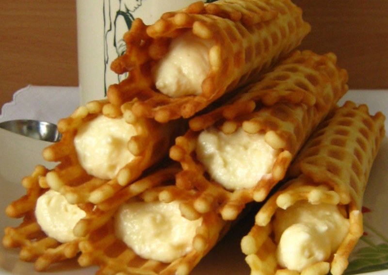 Рожки с черносливом