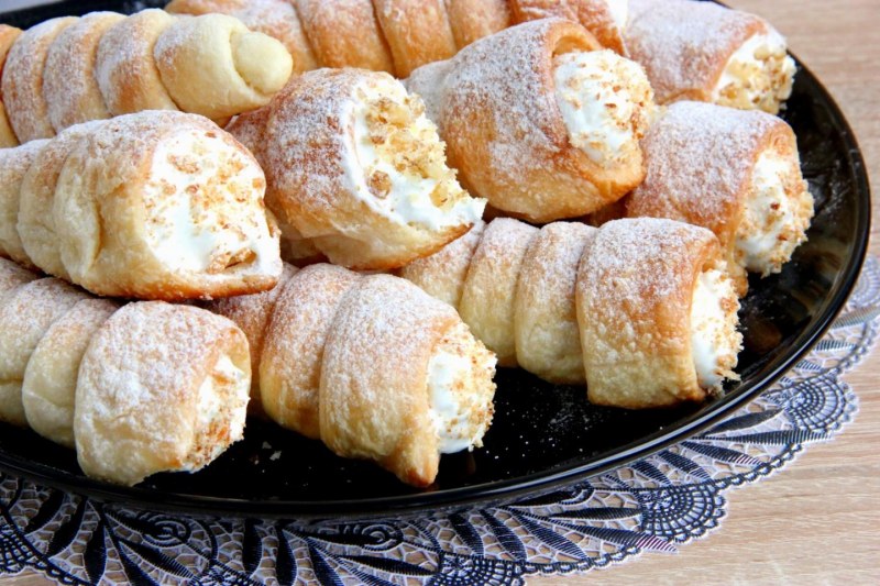 Рожок с печенью и сыром