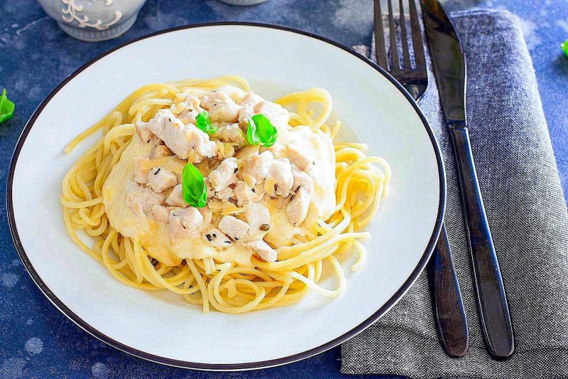 Спагетти с куриной грудкой