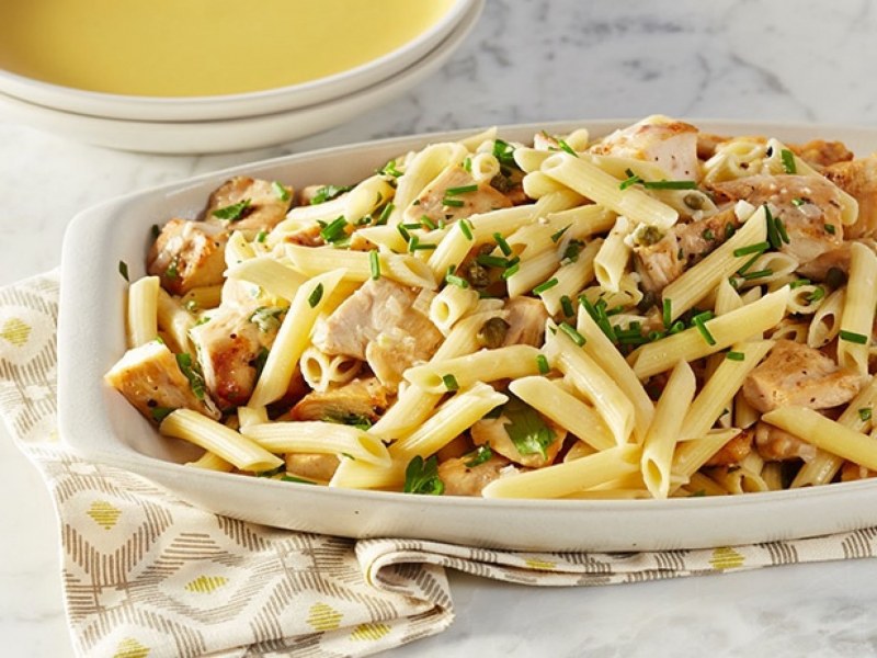 Куриная грудка с макаронами