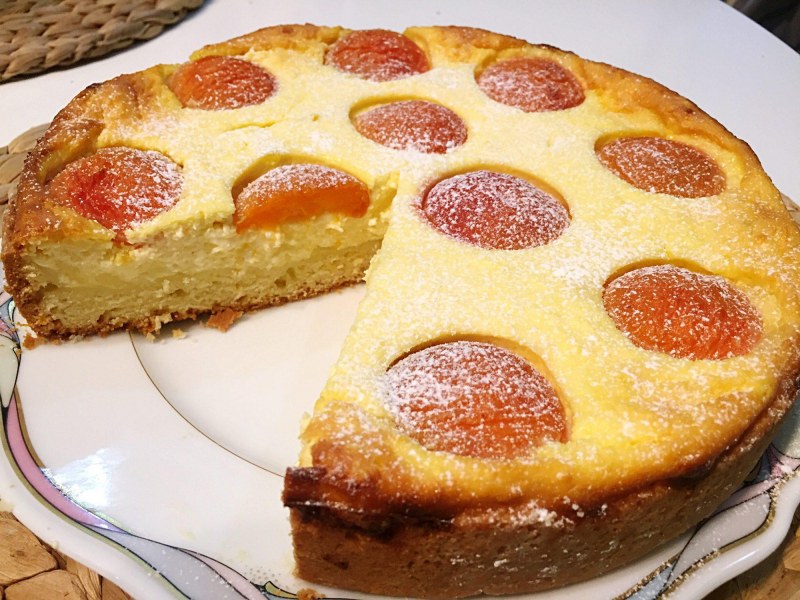 Пирог с абрикосами свежими