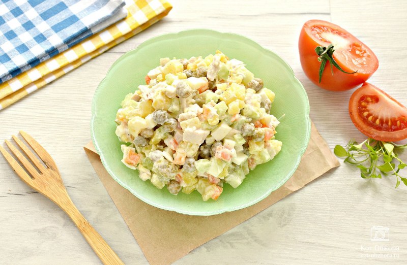 Салат столичный с курицей
