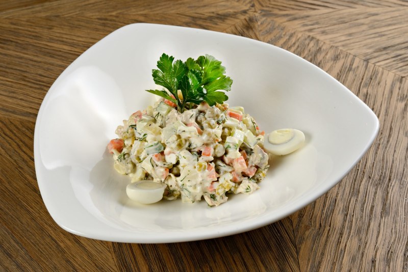 Мясной салат Оливье