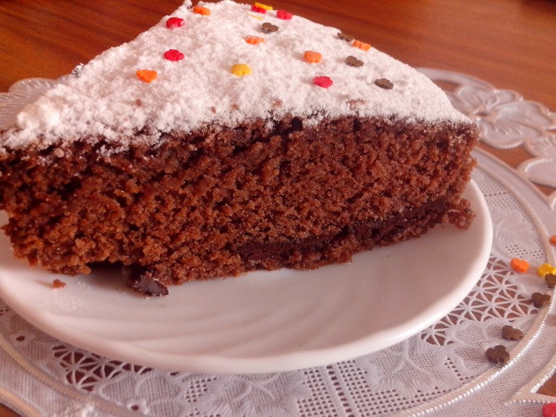 Шоколадный манник с яблоками