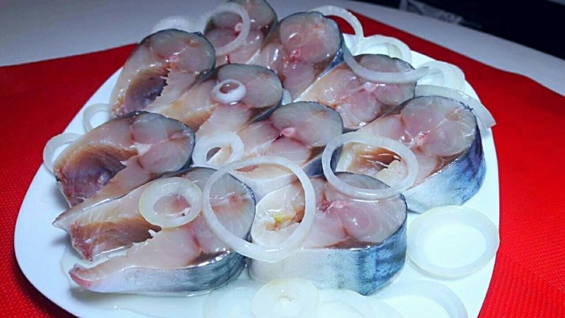 Малосольная скумбрия пряного посола