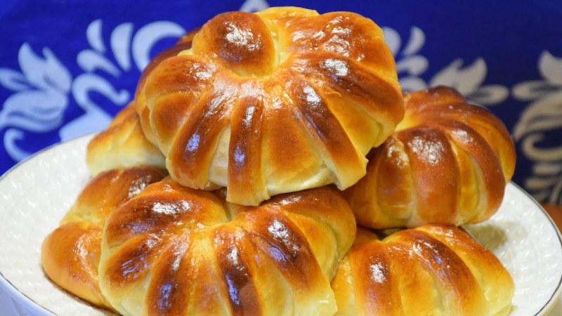Сдобные булочки с повидлом