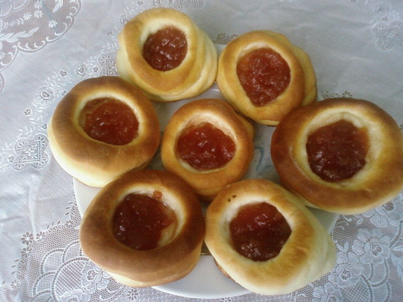 Булочки с вареньем