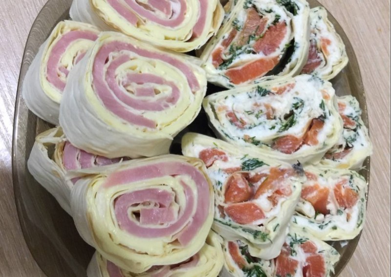 Лаваш с семгой и творожным сыром
