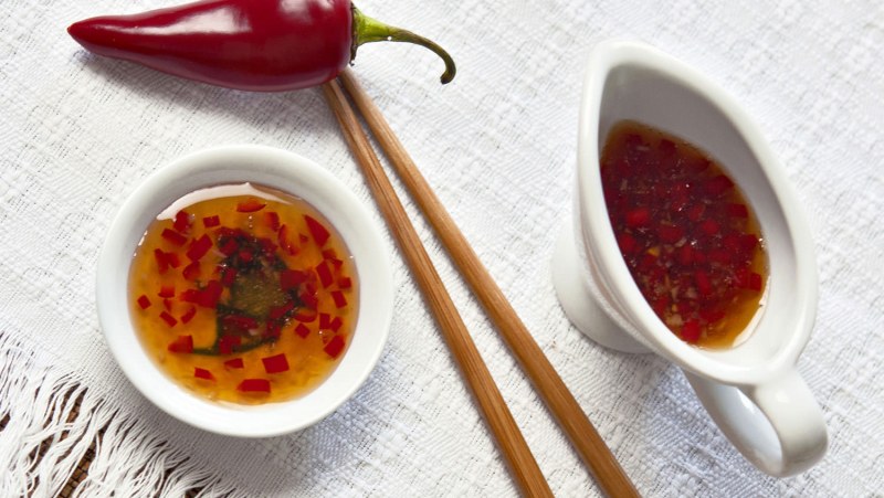 Тайский соус Чили сладкий с петухом Maepranom dipping for Chicken 260г