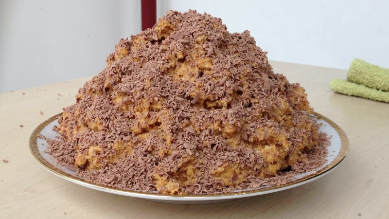 Торт из крошки печенья без выпечки