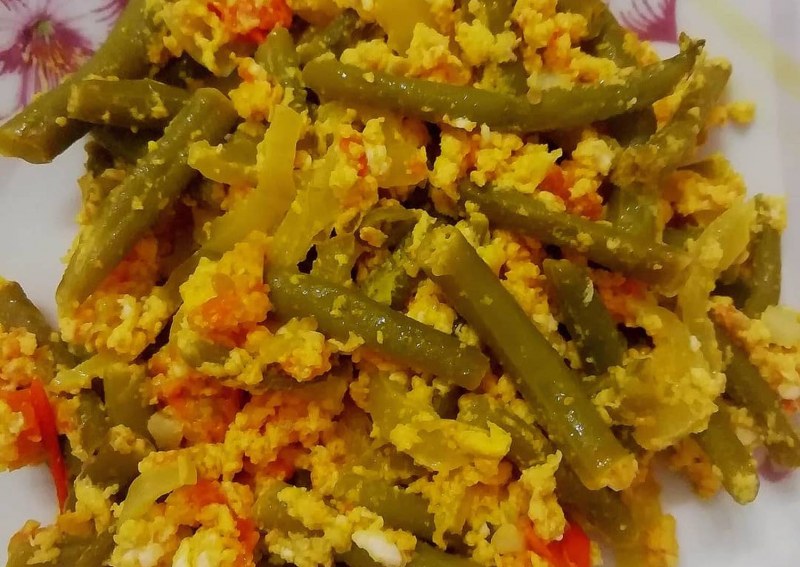 Зелёная фасоль стручковая с яйцом