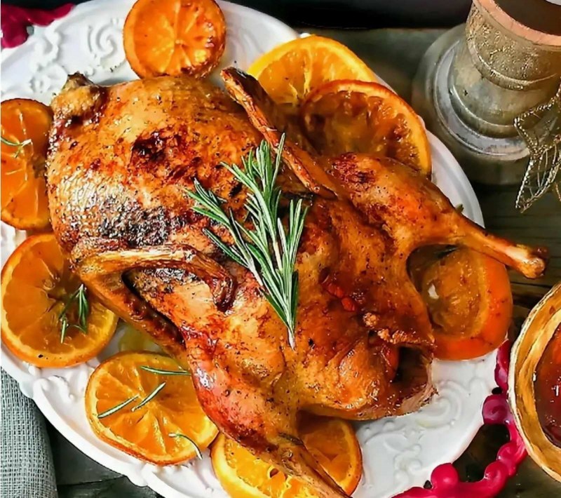 Курица запеченная с яблоками