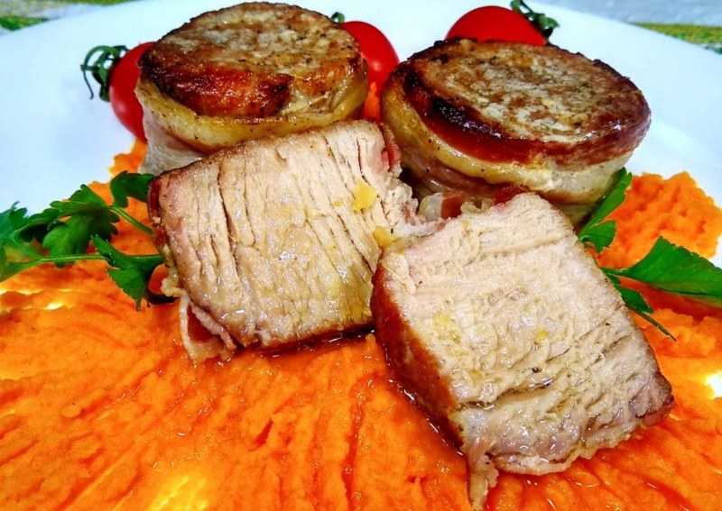 Медальоны из свиной вырезки
