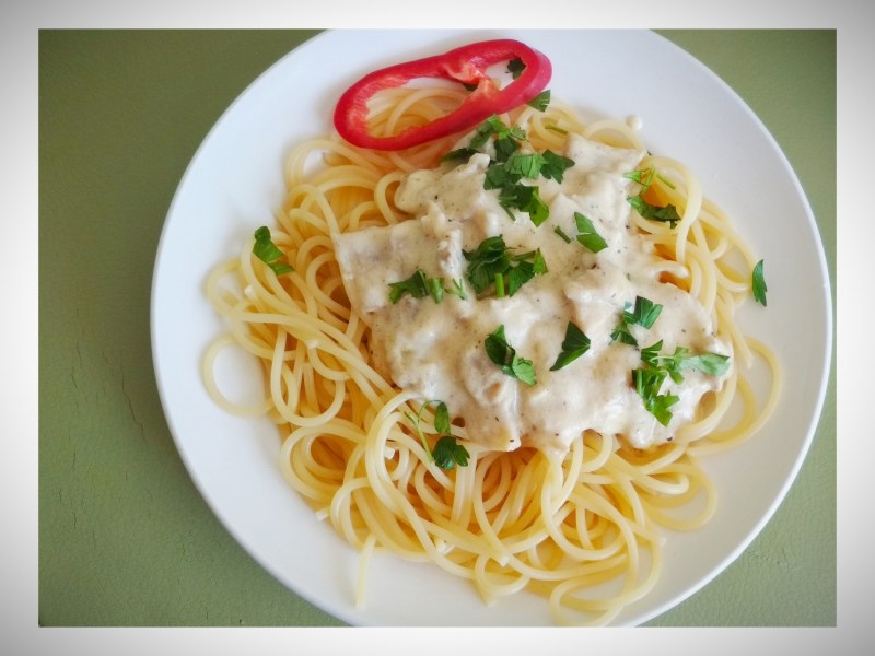 Паста таглиателли с курицей в сырном соусе