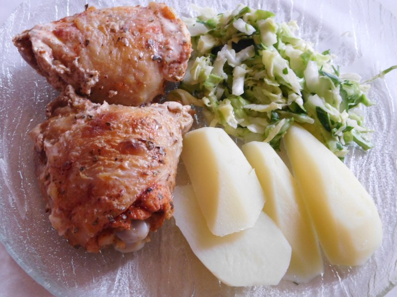Тушеная куриная грудка в кефире