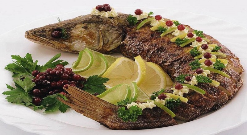 Рыба порезанная на кусочки