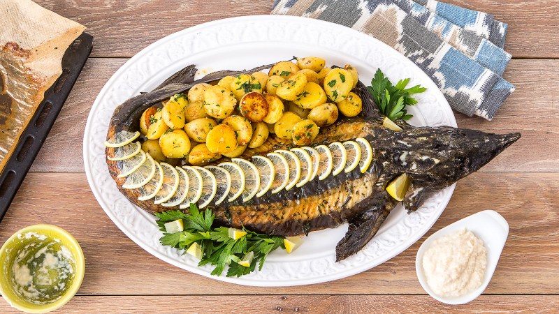 Щука фаршированная овощами