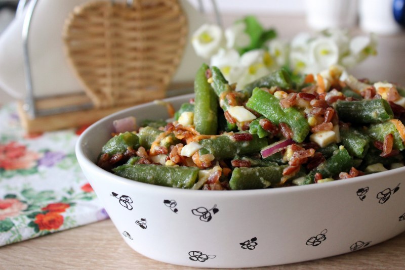 Салат с крабовыми палочками и стручковой фасолью